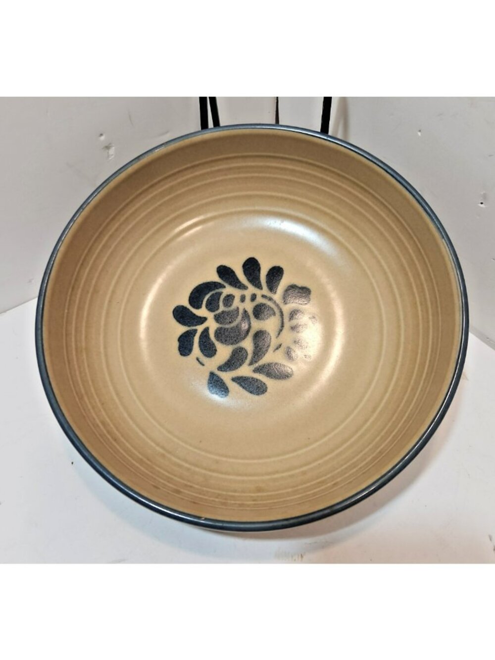 Vtg Pfaltzgraff Folk Art #11 Round Vegtable Bowl 8.5" Castle USA Tan & Blue